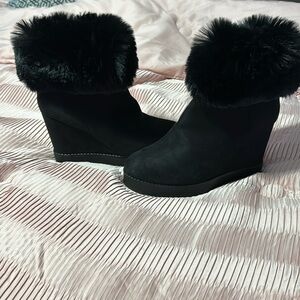 Black lady boots faux fur size 10 never worn